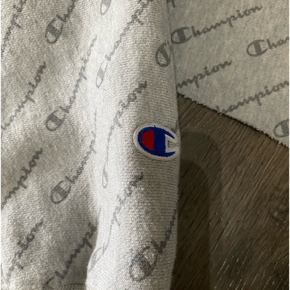 Champion Womens Reverse Weave Cropped All Over Print Script Sweatshirt Small - Picture 4 of 5